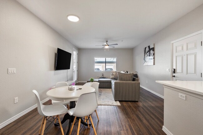 Foto del edificio - 18250 N 25th Ave