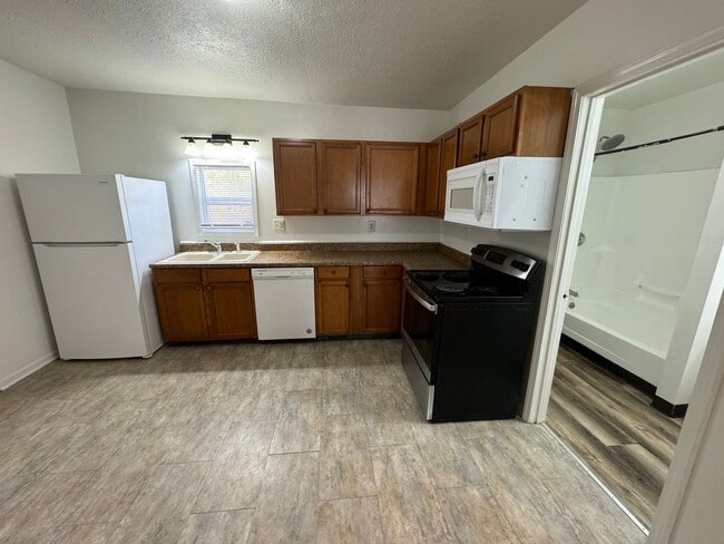 Building Photo - 4 Bedroom Rental - Ready December