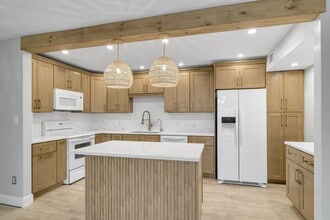 Building Photo - 1575 SW Silver Pine Way
