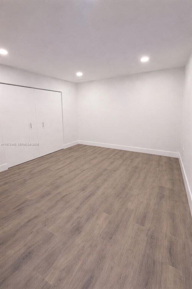 Building Photo - 1555 W 44th Pl