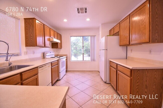 Foto del edificio - 6780 N 74th Dr