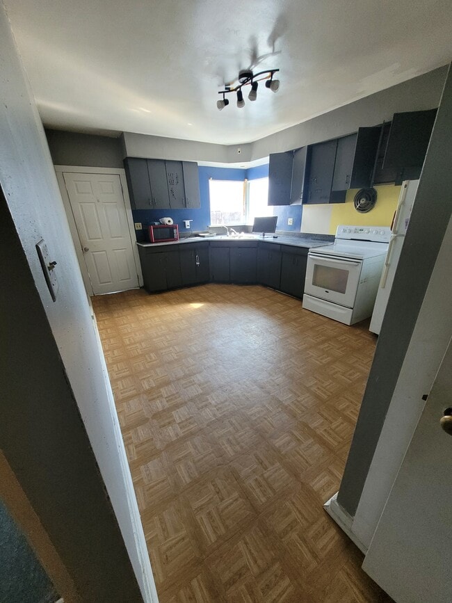 kitchen - 1021 Huron Ave