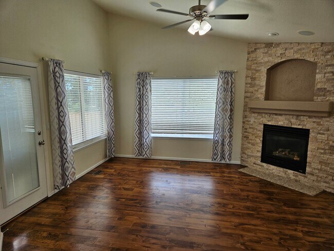Building Photo - Castle Pines Fabulous 5 Bedroom Oasis Available Now!