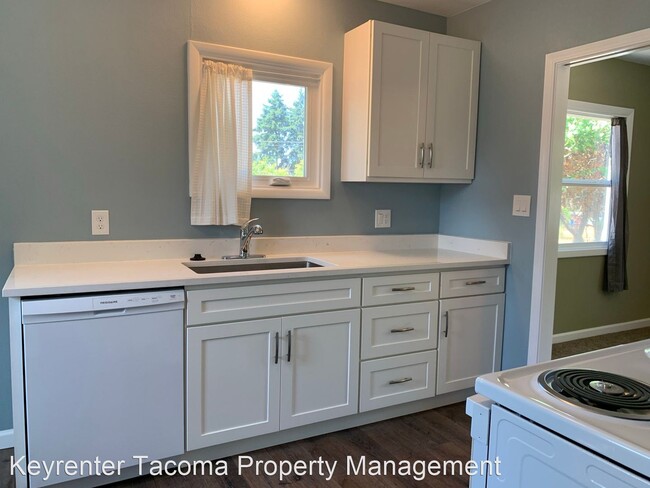 Foto del edificio - 3 br, 1.5 bath House - 1314 E 66TH ST