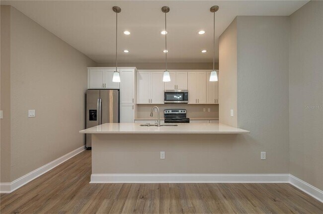 Building Photo - 1057 OAK HAMMOCK Dr