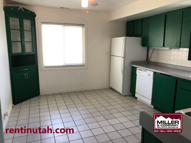 Foto del edificio - Cute Salt Lake 2 Bedroom Bungalow For Rent!