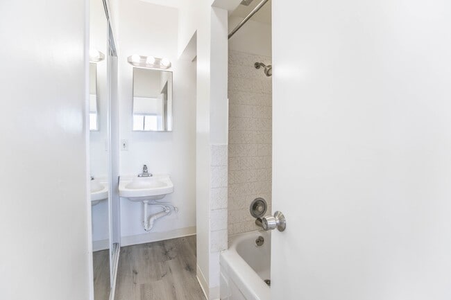 Building Photo - 39 Sunset Ave