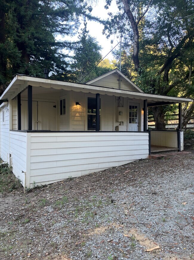 Foto del edificio - 1946 Green Valley Rd