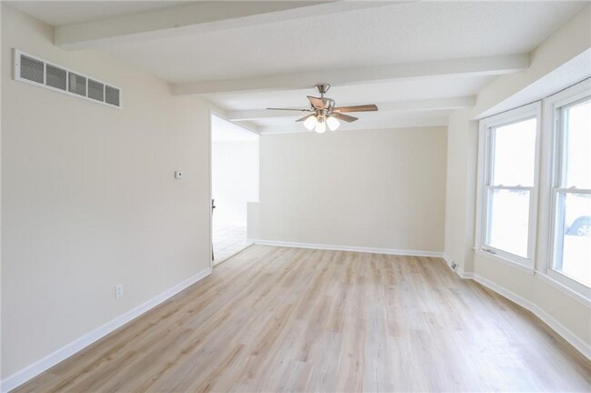 Building Photo - 1028 W Fairwood Ln