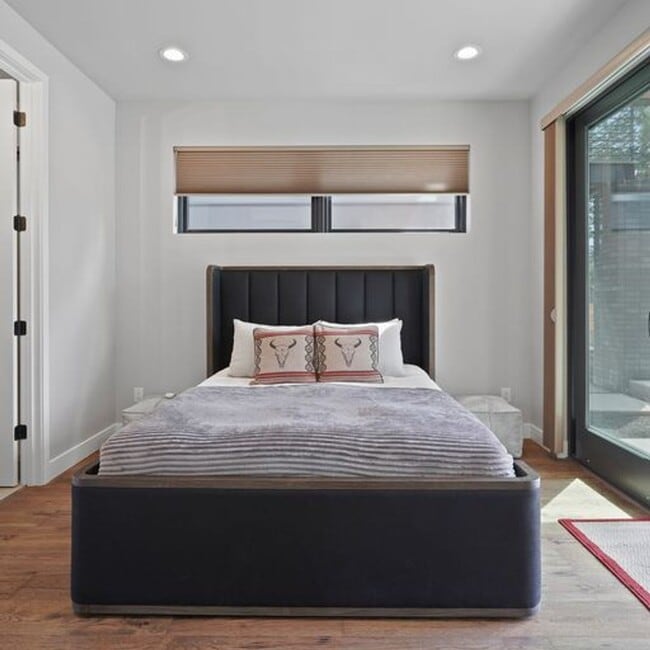 Foto del edificio - Modern Luxury and Prime Location: Fully Fu...