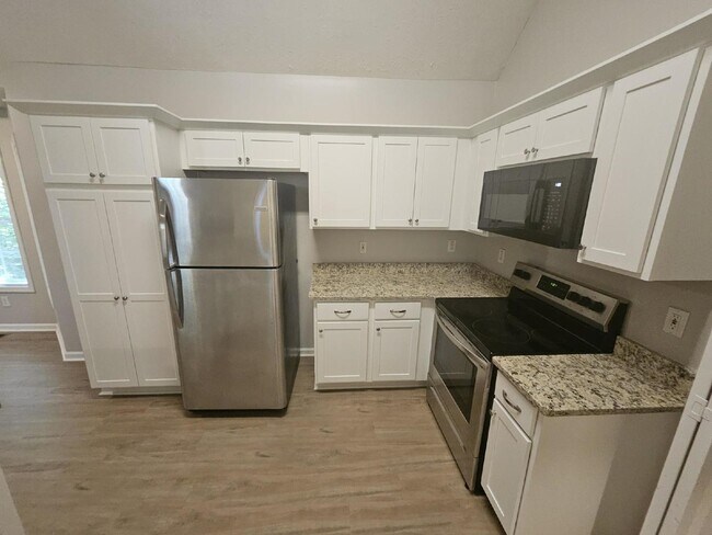 Building Photo - LEASE PENDING "Charming 3-Bedroom Haven wi...