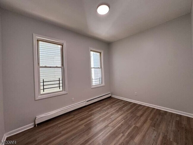 Building Photo - 142 Johnson Ave