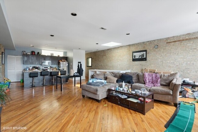Foto del edificio - 1156 W Grand Ave
