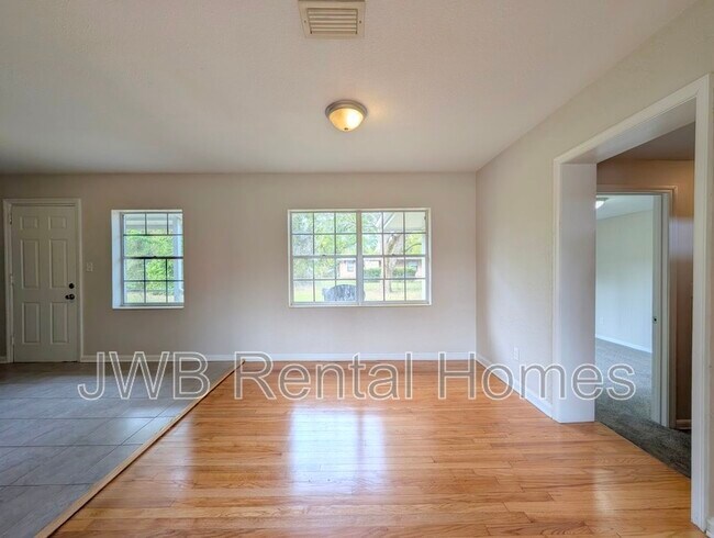 Building Photo - 7818 Caxton Cir W