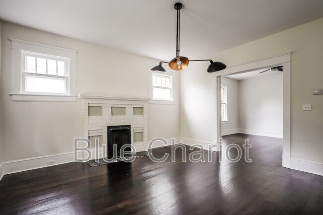 Foto del edificio - 2607 Chapel Hill Rd