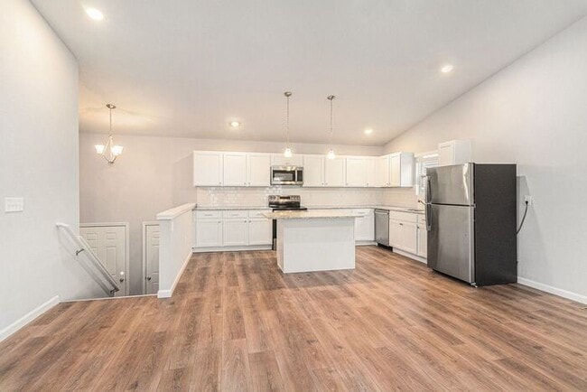 Building Photo - 4394 Pine Creek Dr