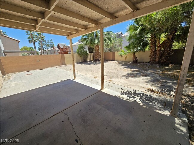 Foto del edificio - 7525 Hickory Hills Dr