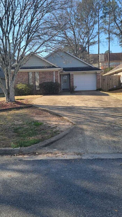 Foto principal - 6010 Meridian Ln