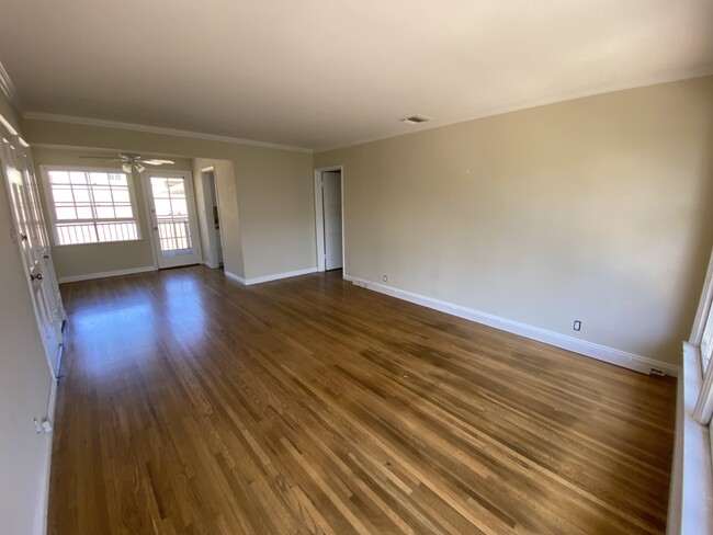 Living Area - 300-322 N. Hollywood Way