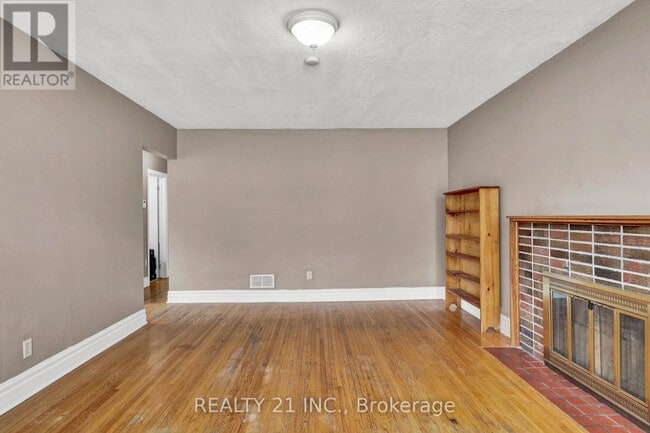Building Photo - 160 Elizabeth Ave