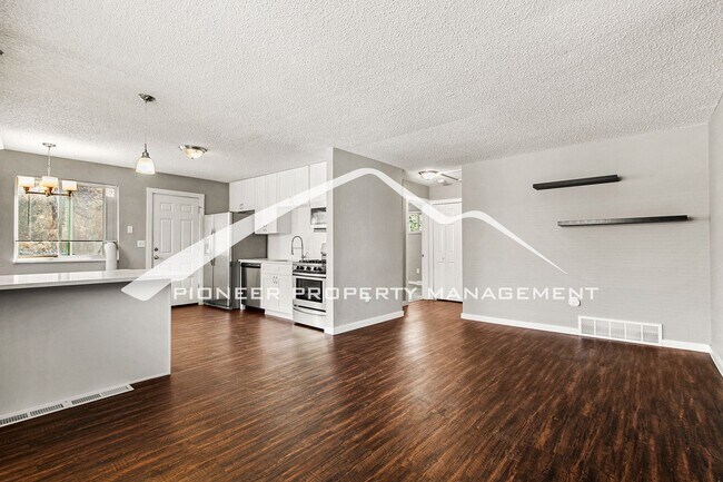 Building Photo - Spacious Half Duplex with Fenced Yard and Washer/Dryer