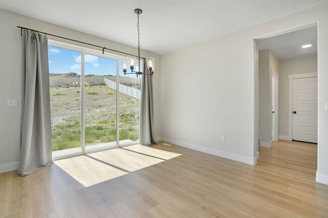 Foto del edificio - Pet-Friendly Upgraded 4-Bedroom Home with ...