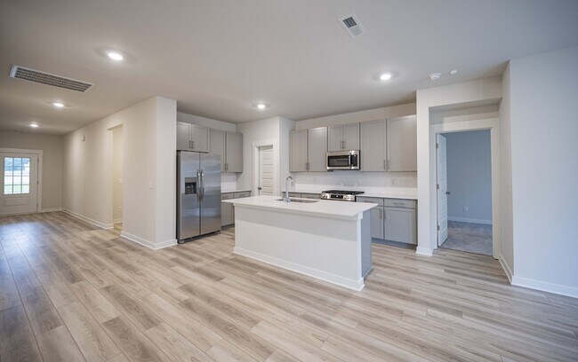 Building Photo - 140 Ravens Crst Ave