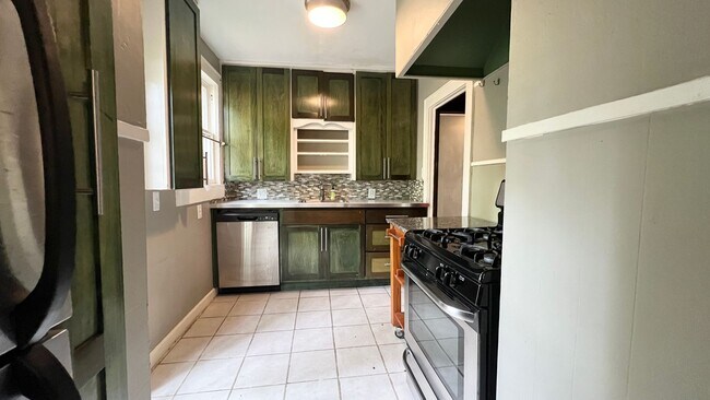 Building Photo - Must See Deep Eddy House