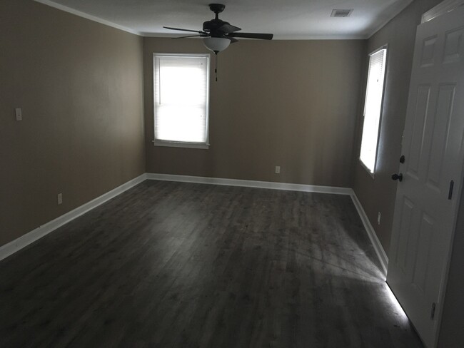Foto del edificio - Nice 2bed/1bath on a quiet street