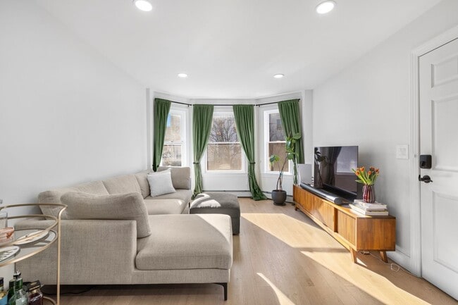 Photo - 302 4th St House