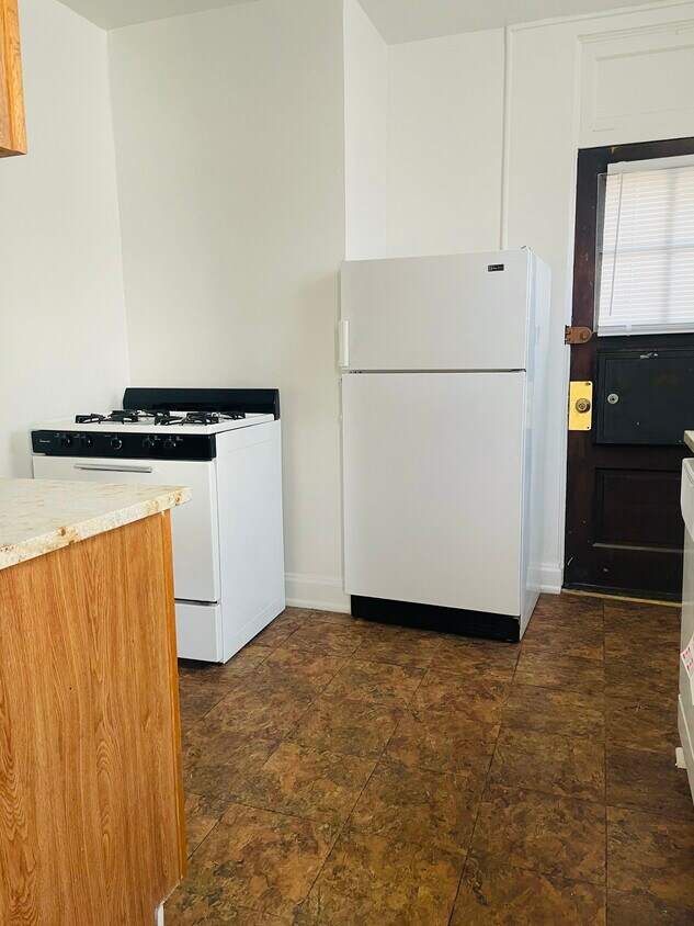 Foto principal - 417 1/2 South Blvd