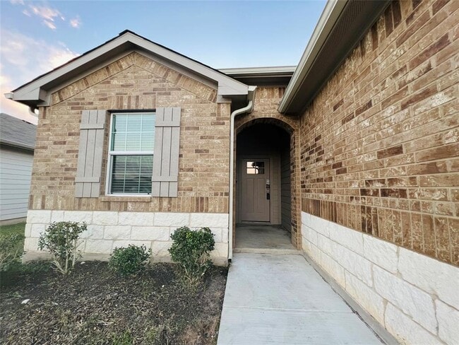 Building Photo - 105 Naset Dr