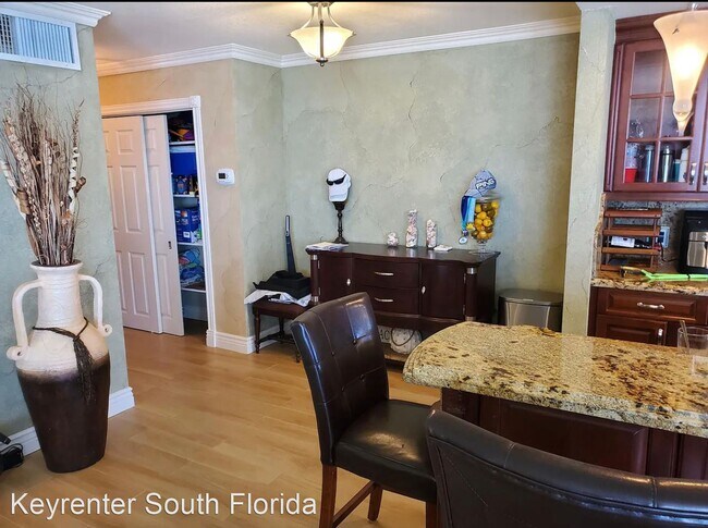 Foto del edificio - 2 br, 2 bath House - 1051 Hillsboro Mile #...