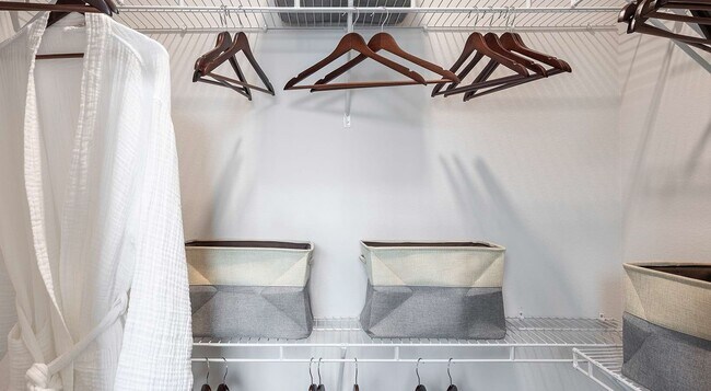 Foto del edificio - 2425 Bell St