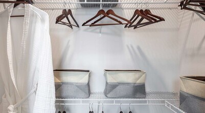 Building Photo - 2425 Bell St