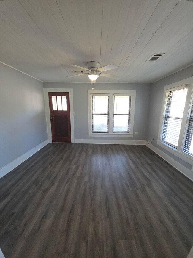 Building Photo - 418 E L St