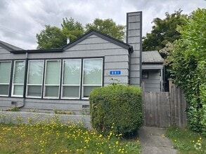 Building Photo - 881 S Summit Ave