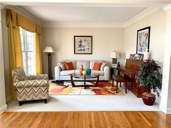 Building Photo - 405 Lake Manor Trce