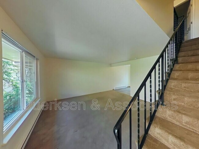 Building Photo - 120 NE Conifer