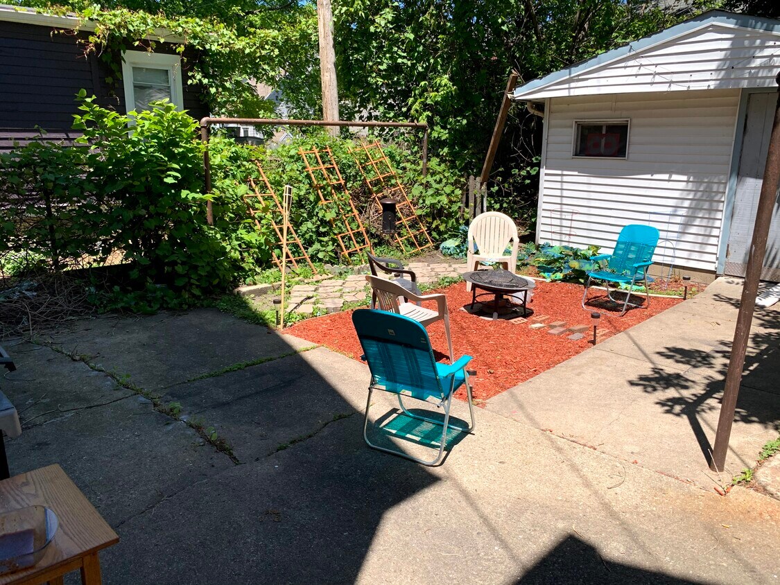 820 E Brady St, Milwaukee, WI 53202 Townhouse for Rent in Milwaukee