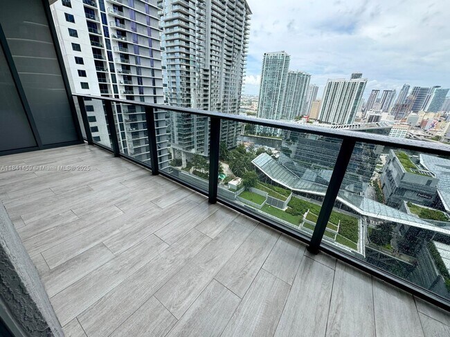 Foto del edificio - 45 SW 9th St