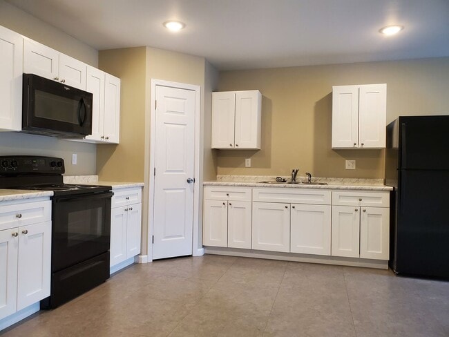 Building Photo - 2 Bedroom, 1.5 Bath Townhouse