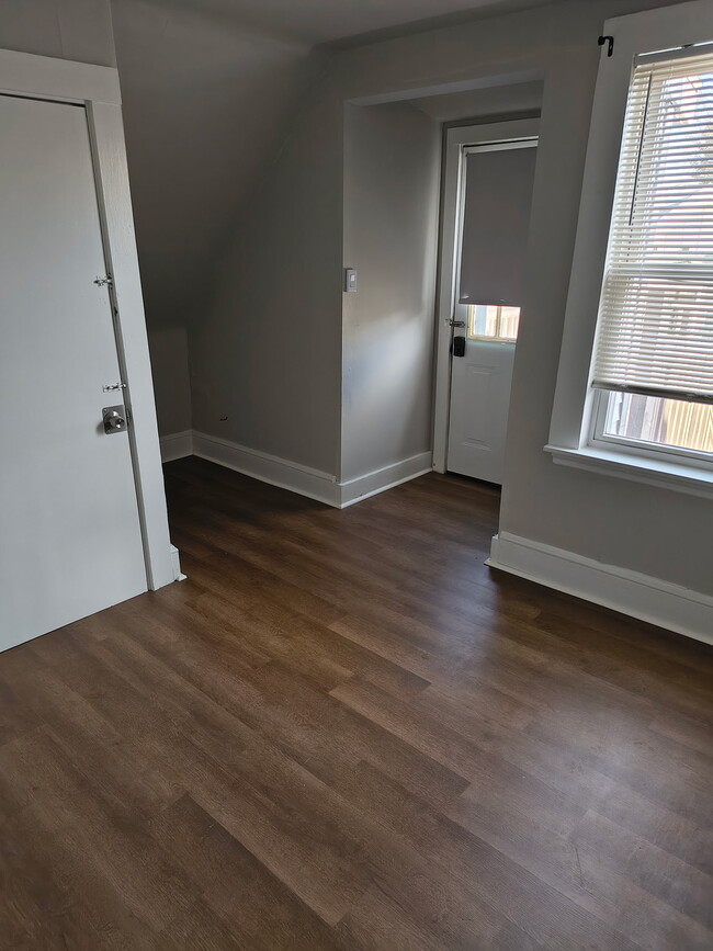 Building Photo - 24 Cameron Ave