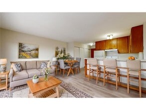 Building Photo - 2216 Pleasant Ave