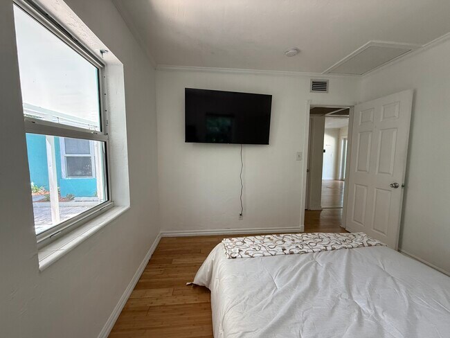 Foto del edificio - 1413 SW 23rd Ave