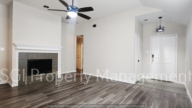 Foto del edificio - 1116 Charlotte Dr