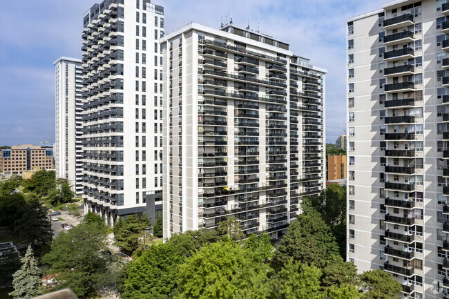 Photo du bâtiment - Davisville Village Apartments