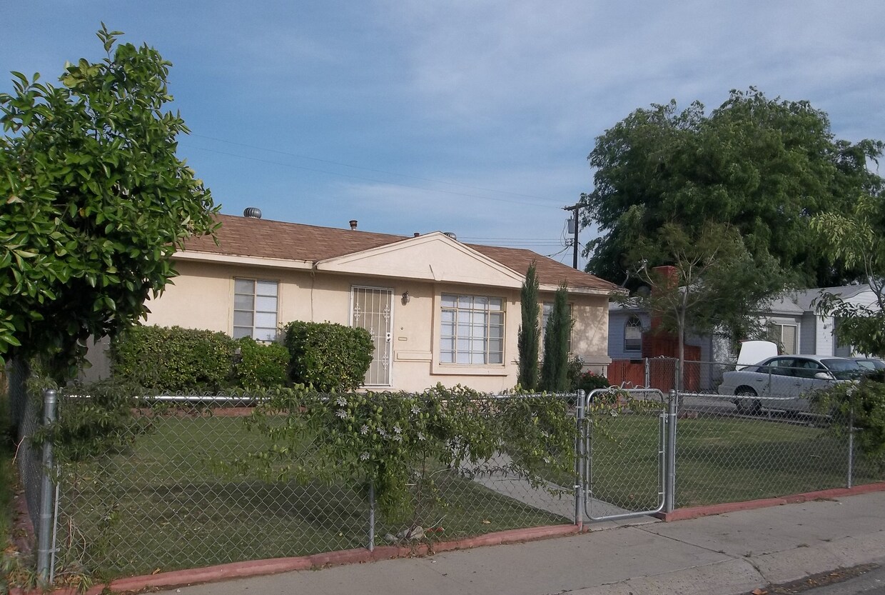 300 Griffiths St, Bakersfield, CA 93309 House Rental in Bakersfield