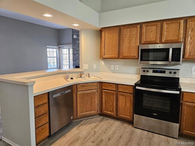 Foto del edificio - 906 Whisperwood Dr