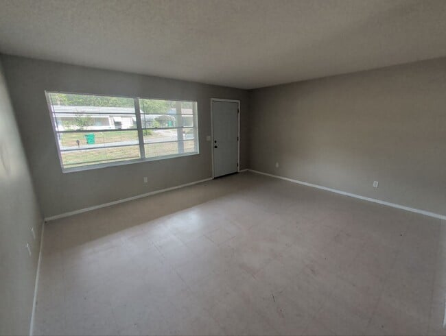 Building Photo - 2352 S Sandburg Pt